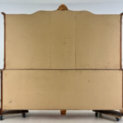 Rokoko stiliaus drožinėtas riešutmedžio dviejų dalių bufetas 49x251x239 cm