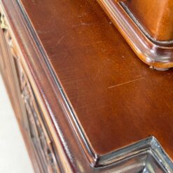 Rokoko stiliaus drožinėtas riešutmedžio dviejų dalių bufetas 49x251x239 cm