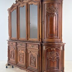 Rokoko stiliaus drožinėtas riešutmedžio dviejų dalių bufetas 49x251x239 cm