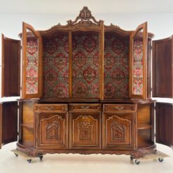 Rokoko stiliaus drožinėtas riešutmedžio dviejų dalių bufetas 49x251x239 cm