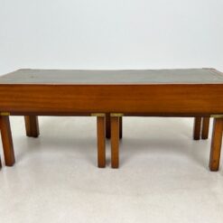 Riešutmedžio staliukai odiniais stalviršiais 3 vnt. komplektas 48x115x44 cm