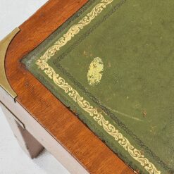 Riešutmedžio staliukai odiniais stalviršiais 3 vnt. komplektas 48x115x44 cm