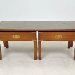 Riešutmedžio staliukai odiniais stalviršiais 3 vnt. komplektas 48x115x44 cm