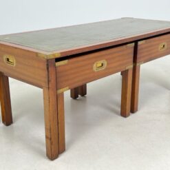 Riešutmedžio staliukai odiniais stalviršiais 3 vnt. komplektas 48x115x44 cm