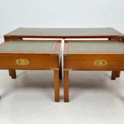 Riešutmedžio staliukai odiniais stalviršiais 3 vnt. komplektas 48x115x44 cm