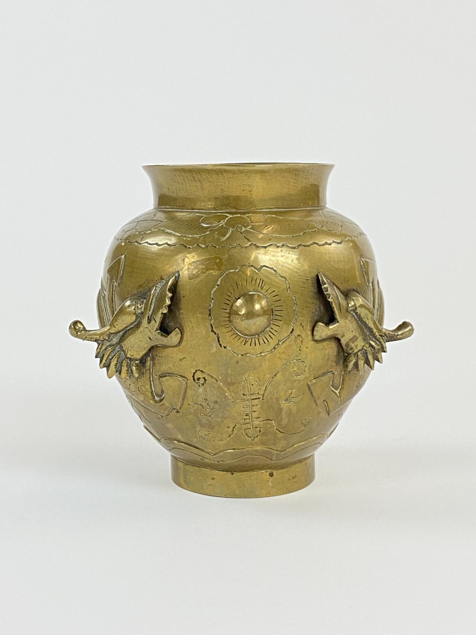 DN0056-vazonai-ir-vazos-1 Žalvarinė rytietiška vaza su drakonų atvaizdu 13x14x14 cm