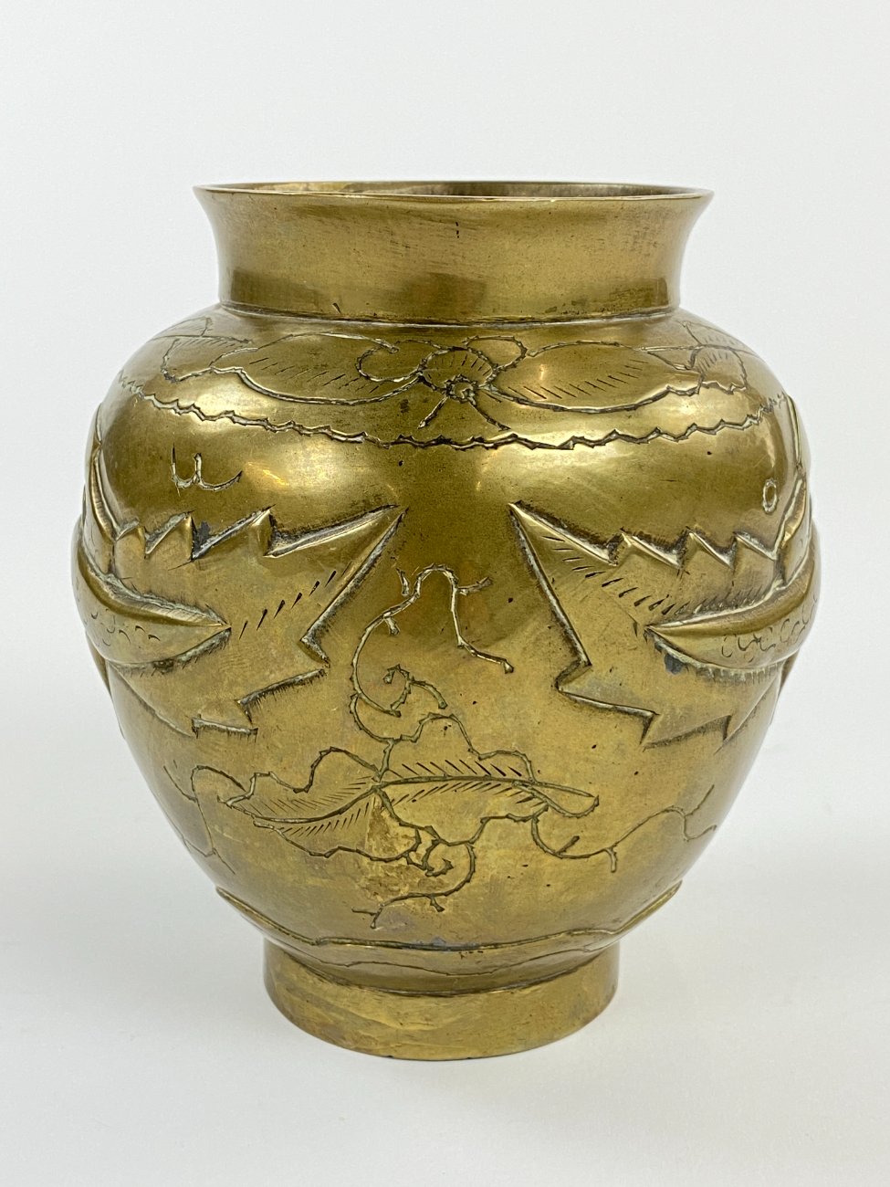 DN0056-vazonai-ir-vazos-7 Žalvarinė rytietiška vaza su drakonų atvaizdu 13x14x14 cm