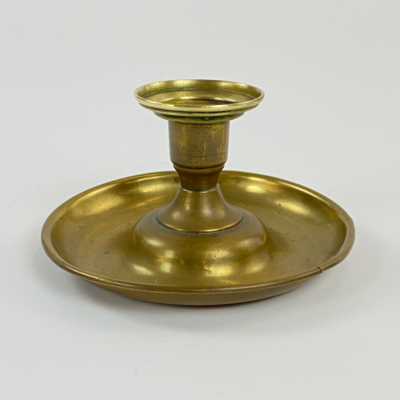 DN0060-zvakides-0 Žalvarinė žvakidė 12,5×12,5×6,5 cm