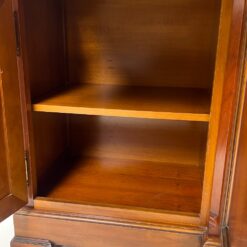 Klasikinio stiliaus plati riešutmedžio komoda 52x251x97 cm