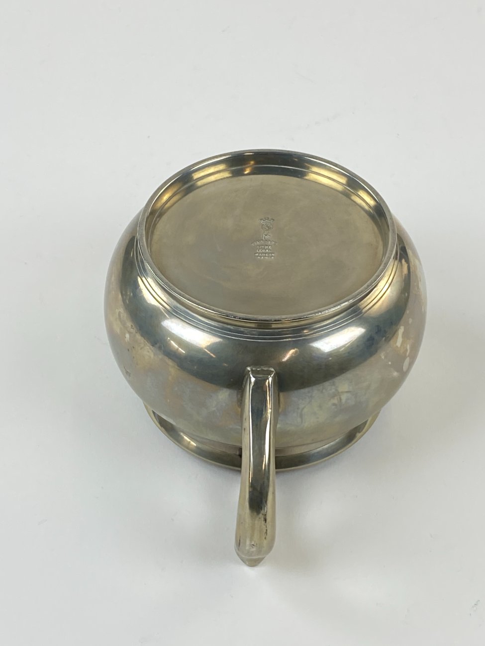 DN0063-servizai-13 Prancūziškas arbatinuko, cukrinės, ąsotėlio ir padėklo servizas iš alavo