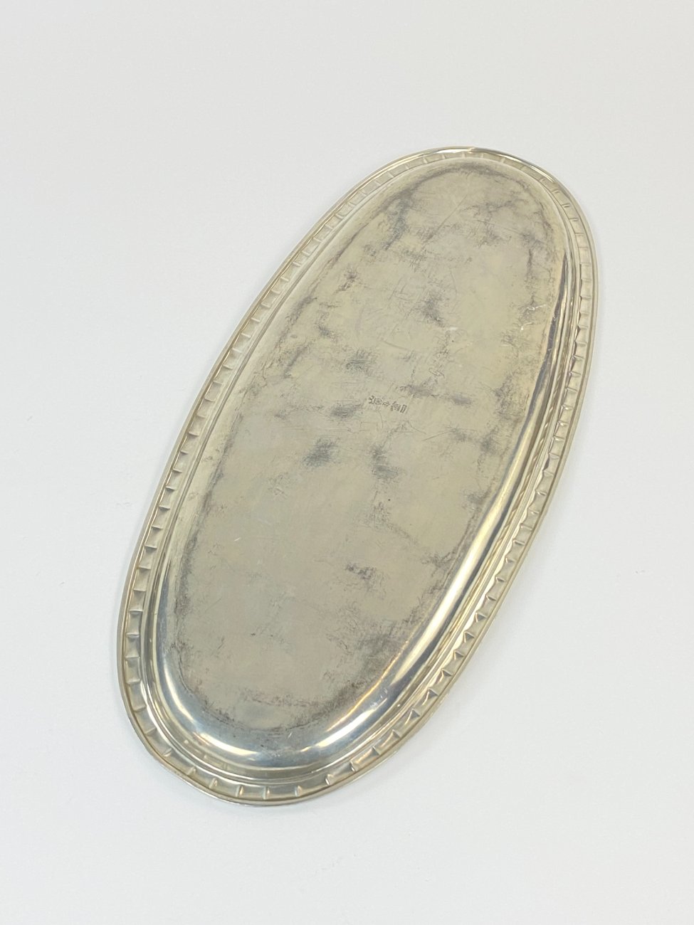 DN0063-servizai-4 Prancūziškas arbatinuko, cukrinės, ąsotėlio ir padėklo servizas iš alavo