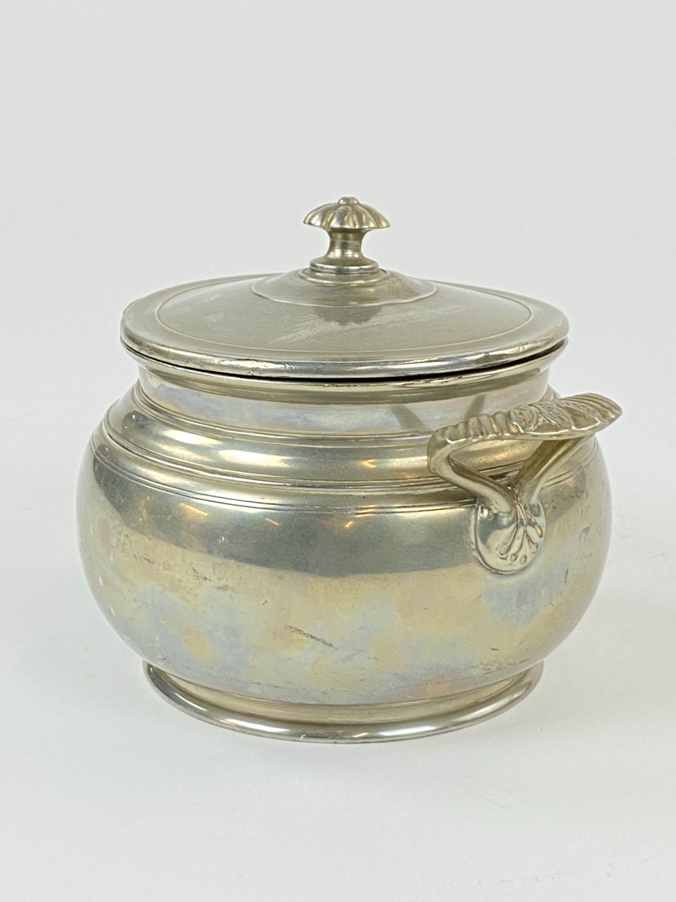 DN0063-servizai-7 Prancūziškas arbatinuko, cukrinės, ąsotėlio ir padėklo servizas iš alavo