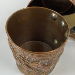 Variniai bareljefiniai puodeliai (150 ml) su medžioklės motyvais 2 vnt. kompl. 8×10,5×7 cm