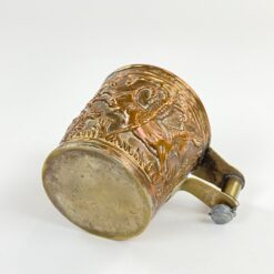 Variniai bareljefiniai puodeliai (150 ml) su medžioklės motyvais 2 vnt. kompl. 8×10,5×7 cm