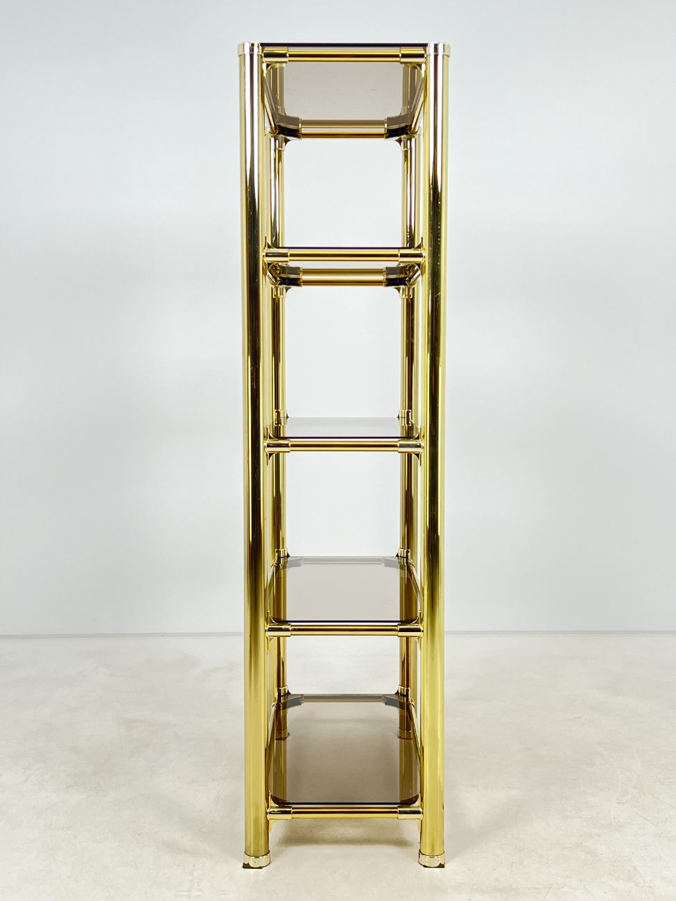 DN0072-lentynos-3 Pastatoma aukso spalvos metalinio rėmo lentyna su stiklu 42×82,5×166 cm