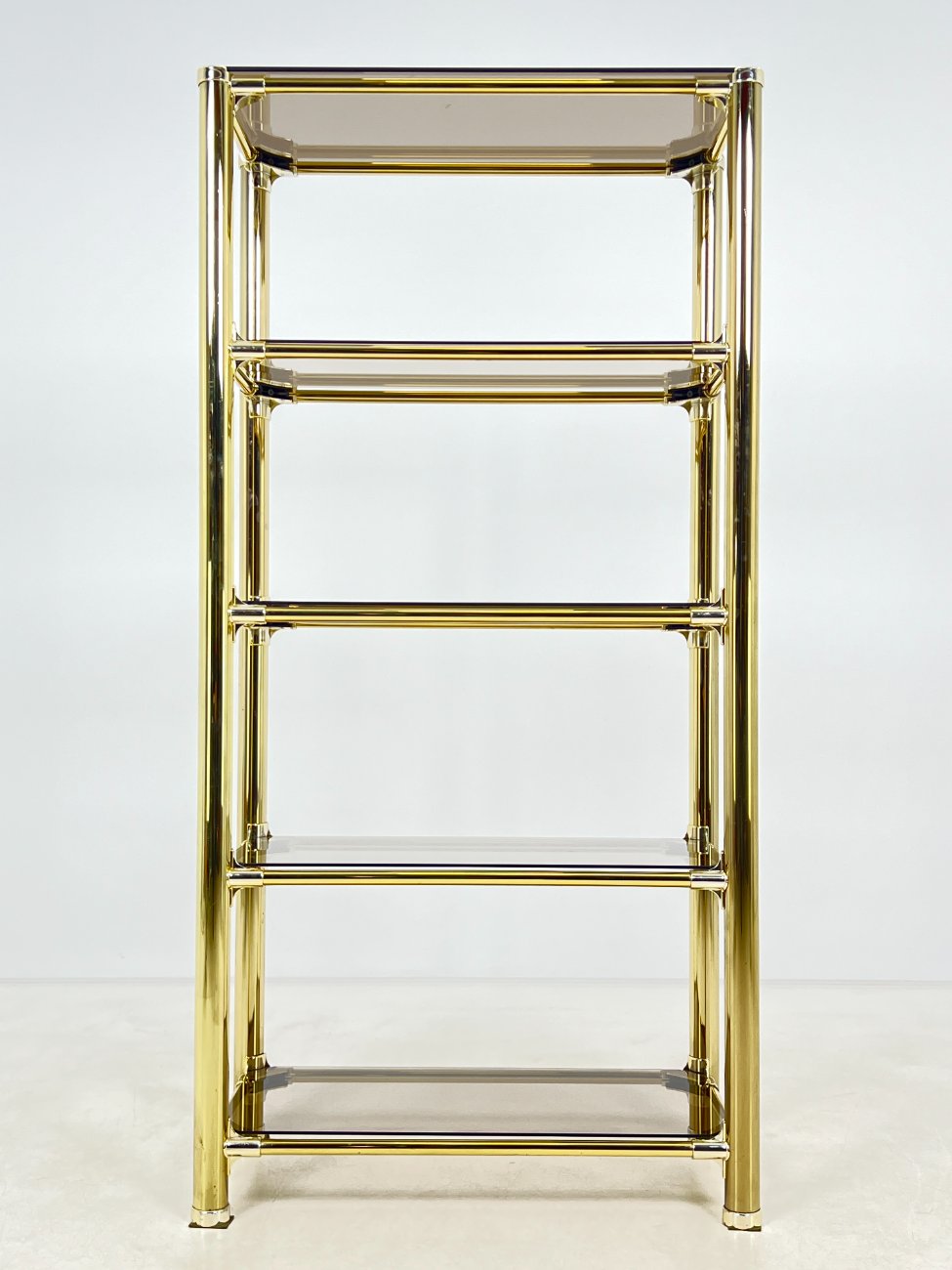 DN0072-lentynos-5 Pastatoma aukso spalvos metalinio rėmo lentyna su stiklu 42×82,5×166 cm