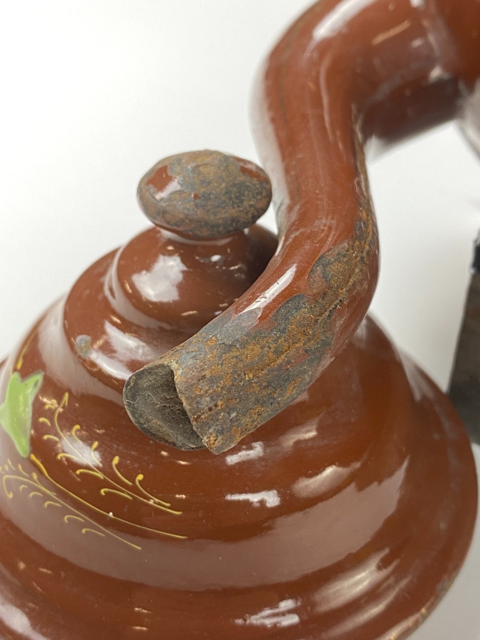 DN0073-arbatinukai-virduliai-samovarai-13 Dekoratyvinis emaliuotas rudos spalvos arbatinukas (4 l) 24x30x28 cm