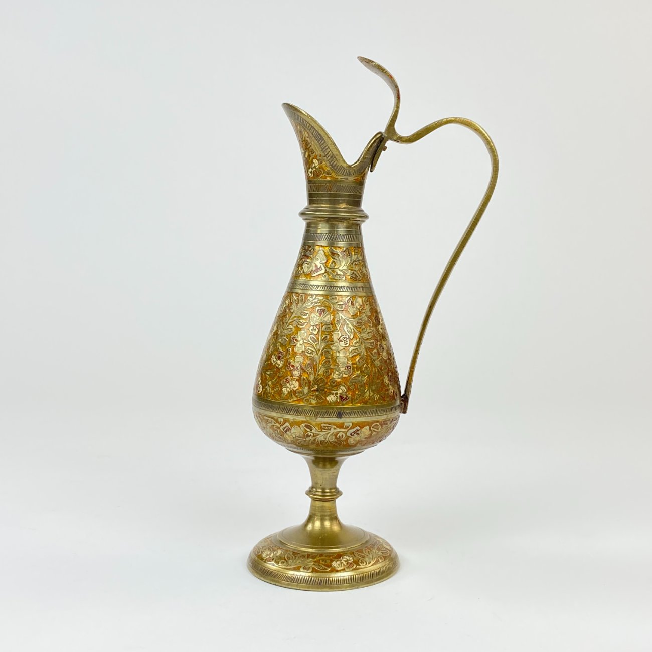 DN0087-vazonai-ir-vazos-0 Indiška žalvarinė vaza – ąsotėlis 7,5×10,5×24 cm