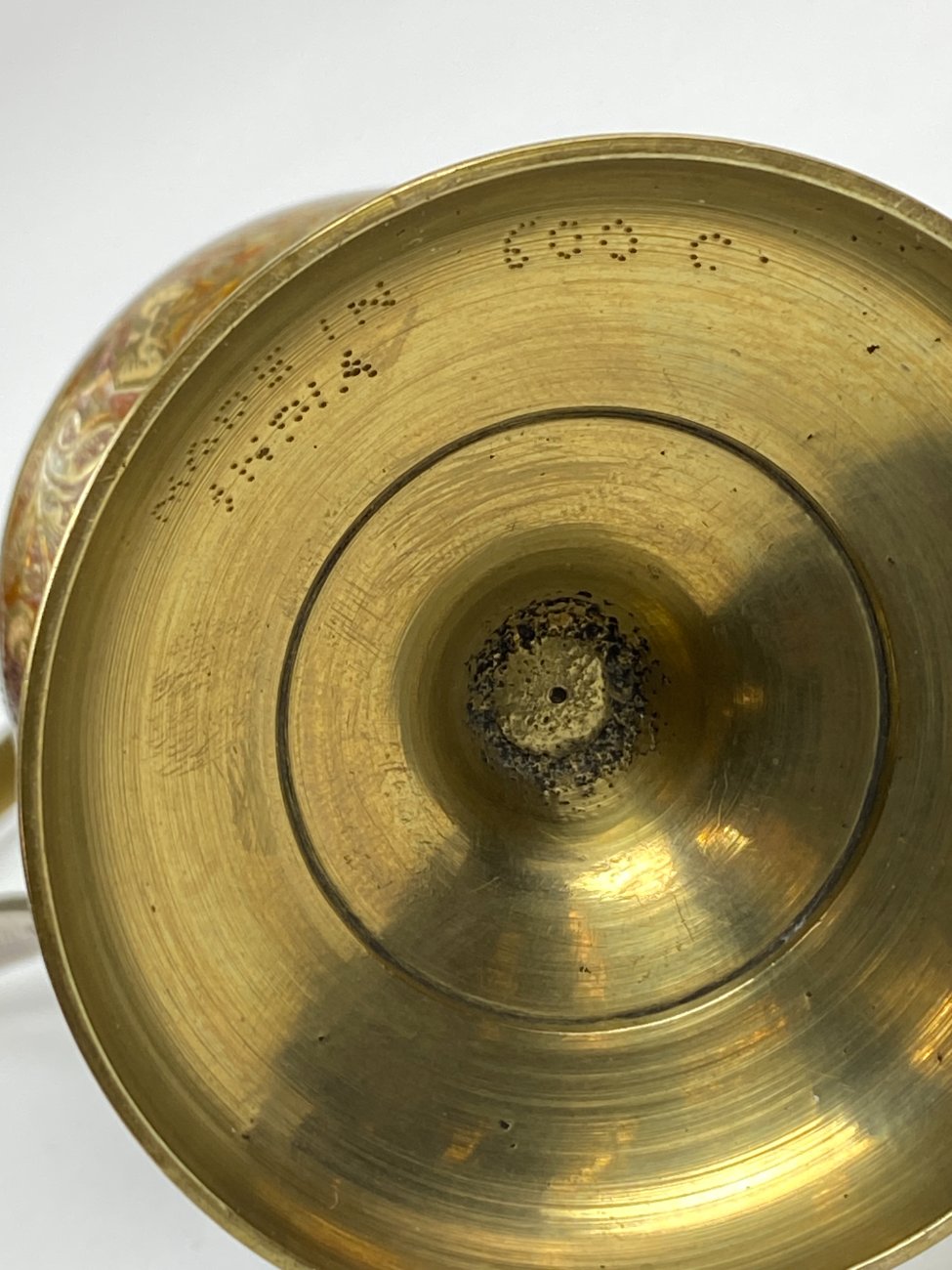 DN0087-vazonai-ir-vazos-10 Indiška žalvarinė vaza – ąsotėlis 7,5×10,5×24 cm