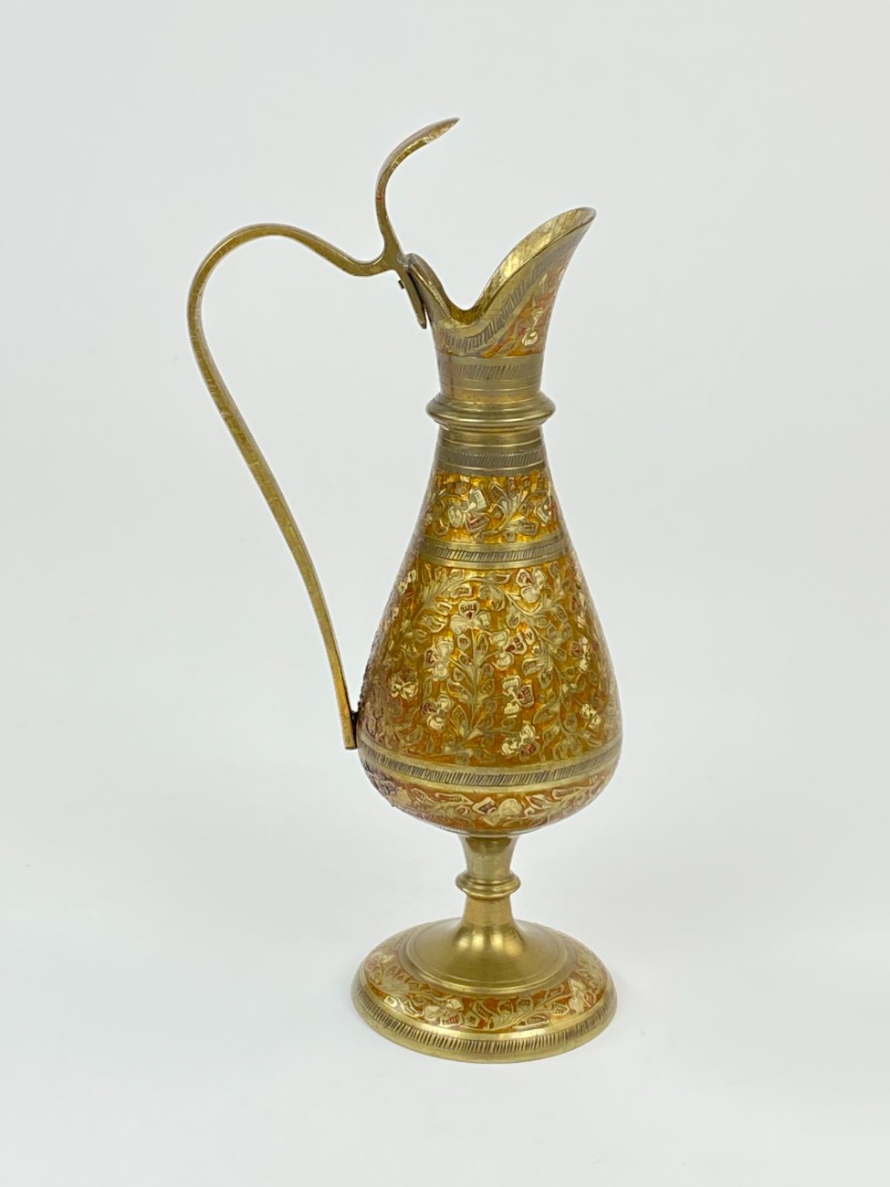 DN0087-vazonai-ir-vazos-6 Indiška žalvarinė vaza – ąsotėlis 7,5×10,5×24 cm