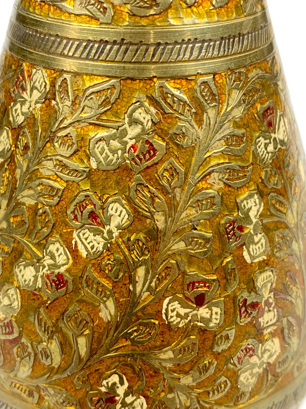 DN0087-vazonai-ir-vazos-7 Indiška žalvarinė vaza – ąsotėlis 7,5×10,5×24 cm