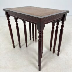 Raudonmedžio lizdiniai staliukai 3 vnt. komplektas 37×55,5×50,5 cm