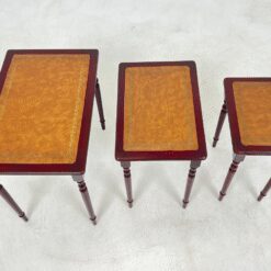 Raudonmedžio lizdiniai staliukai 3 vnt. komplektas 37×55,5×50,5 cm