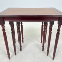 Raudonmedžio lizdiniai staliukai 3 vnt. komplektas 37×55,5×50,5 cm