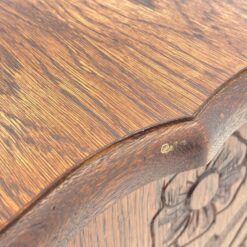 Ąžuolinė drožinėta konsolė su dviejais stalčiais ir lentynėle 33x63x81 cm