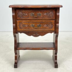 Ąžuolinė drožinėta konsolė su dviejais stalčiais ir lentynėle 33x63x81 cm