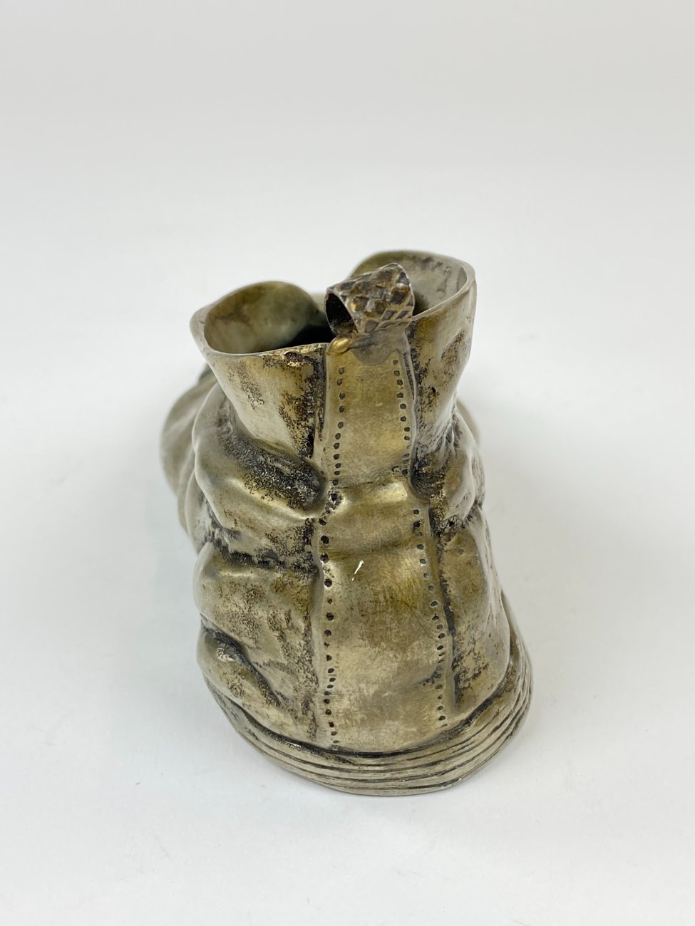 DN0094-kitokios-skulpturos-8 Alavinė bato statula 16,5x8x8,5 cm