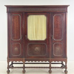 Ąžuolinė drožinėta trijų durų knygų spinta 50x168x179 cm