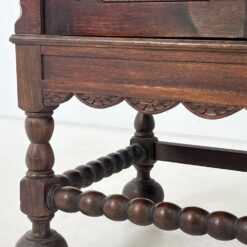 Ąžuolinė drožinėta trijų durų knygų spinta 50x168x179 cm