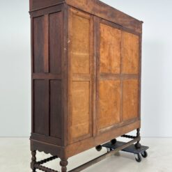 Ąžuolinė drožinėta trijų durų knygų spinta 50x168x179 cm