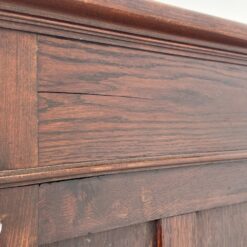 Ąžuolinė drožinėta trijų durų knygų spinta 50x168x179 cm