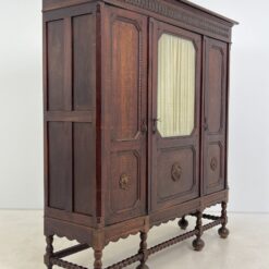 Ąžuolinė drožinėta trijų durų knygų spinta 50x168x179 cm