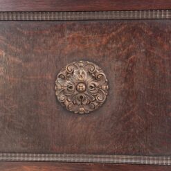 Ąžuolinė drožinėta trijų durų knygų spinta 50x168x179 cm