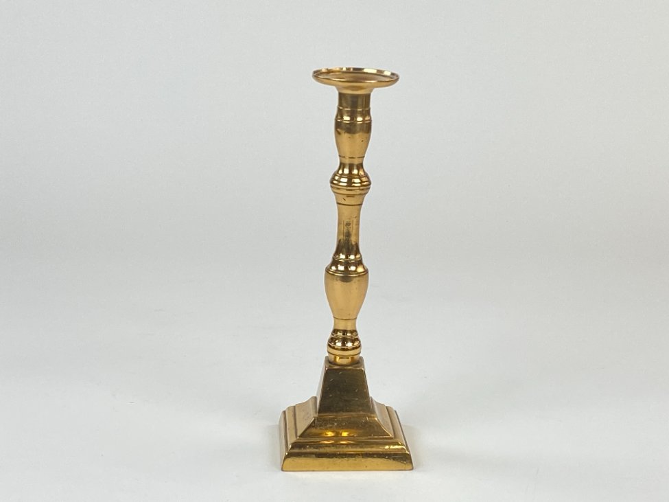 DN0098-zvakides-2 Žalvarinė žvakidė 8,5×8,5×24 cm