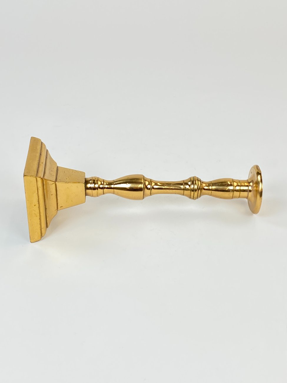 DN0098-zvakides-3 Žalvarinė žvakidė 8,5×8,5×24 cm