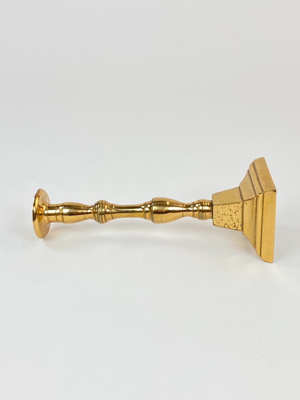 DN0098-zvakides-4 Žalvarinė žvakidė 8,5×8,5×24 cm