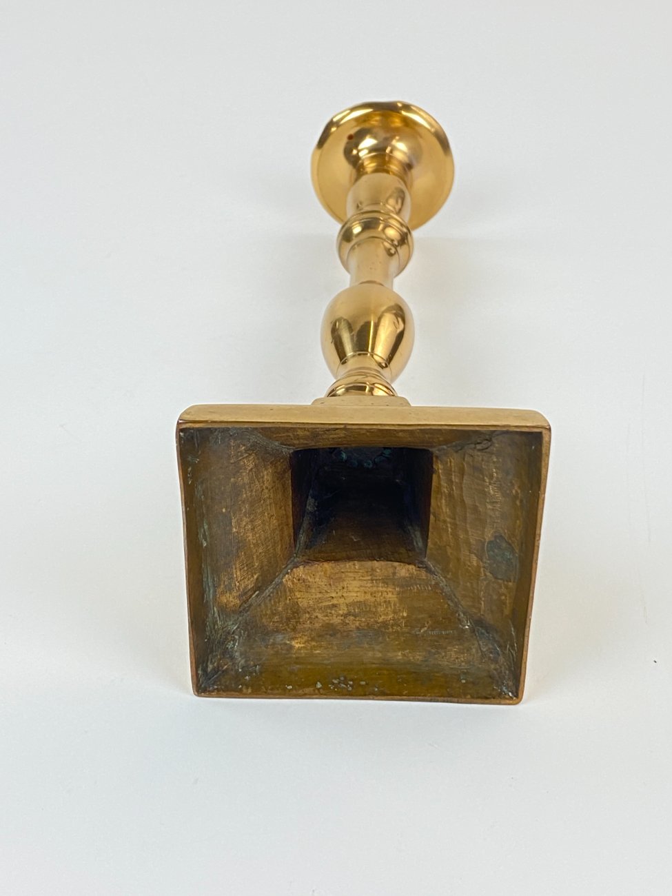 DN0098-zvakides-5 Žalvarinė žvakidė 8,5×8,5×24 cm