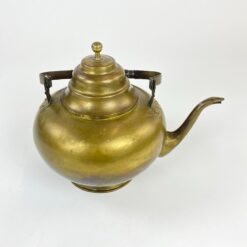 Žalvarinis arbatinukas medine rankena (2200 ml) 21x28x21 cm