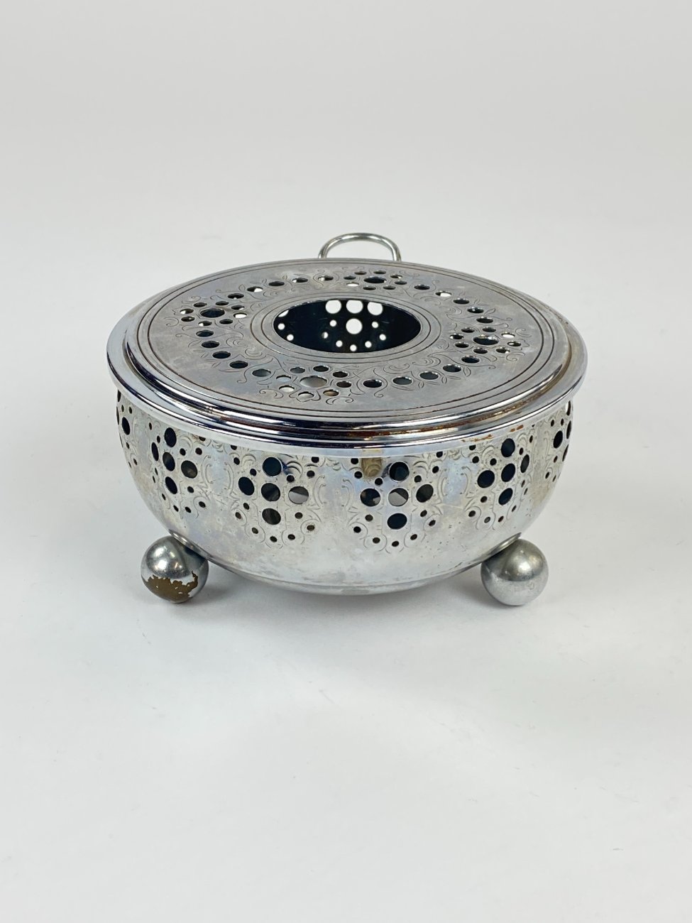 DN0123-stalo-reikmenys-1 Chromuoto žalvario “Nilsjohan” šildymo padėklas 14x17x7,5 cm