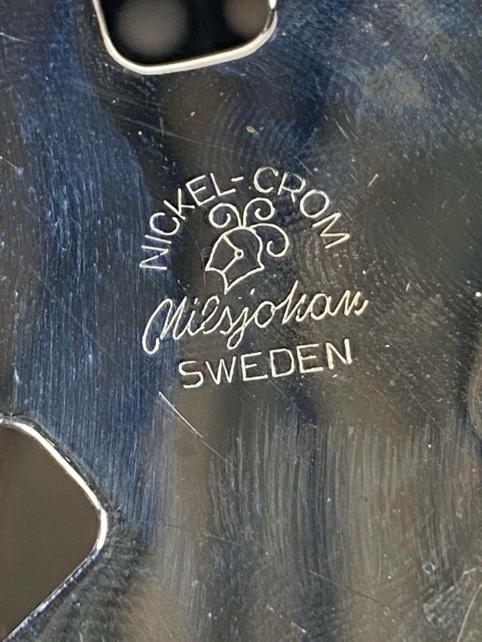 DN0123-stalo-reikmenys-8 Chromuoto žalvario “Nilsjohan” šildymo padėklas 14x17x7,5 cm