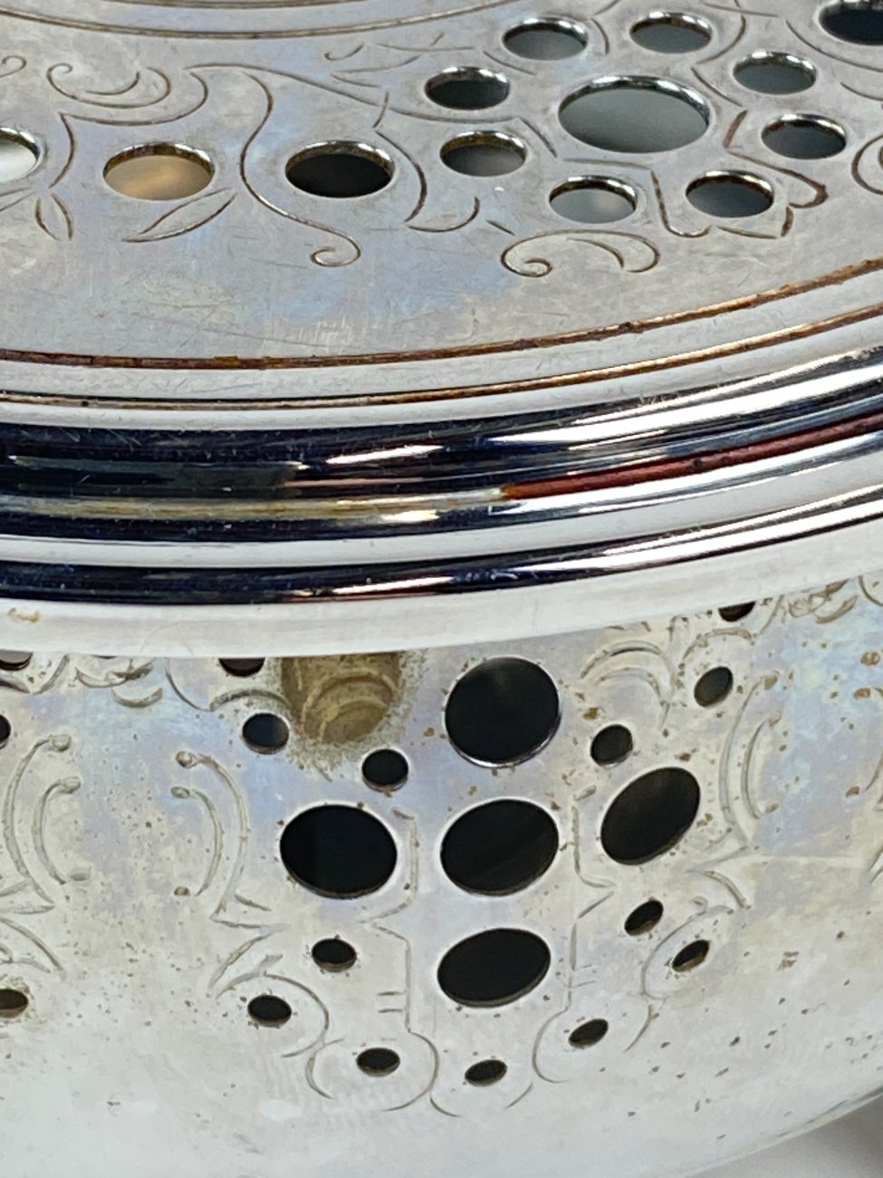 DN0123-stalo-reikmenys-9 Chromuoto žalvario “Nilsjohan” šildymo padėklas 14x17x7,5 cm