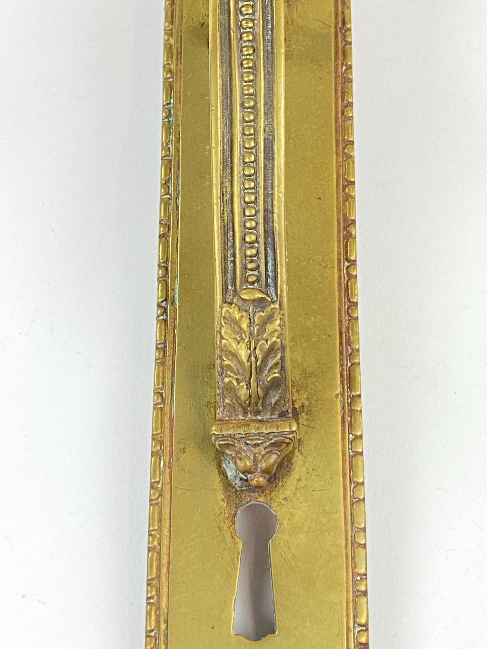 DN0133-raktai-spynos-uzraktai-6 Žalvarinės durų rankenos 2 vnt. komplektas 8,5×4,5×28 cm