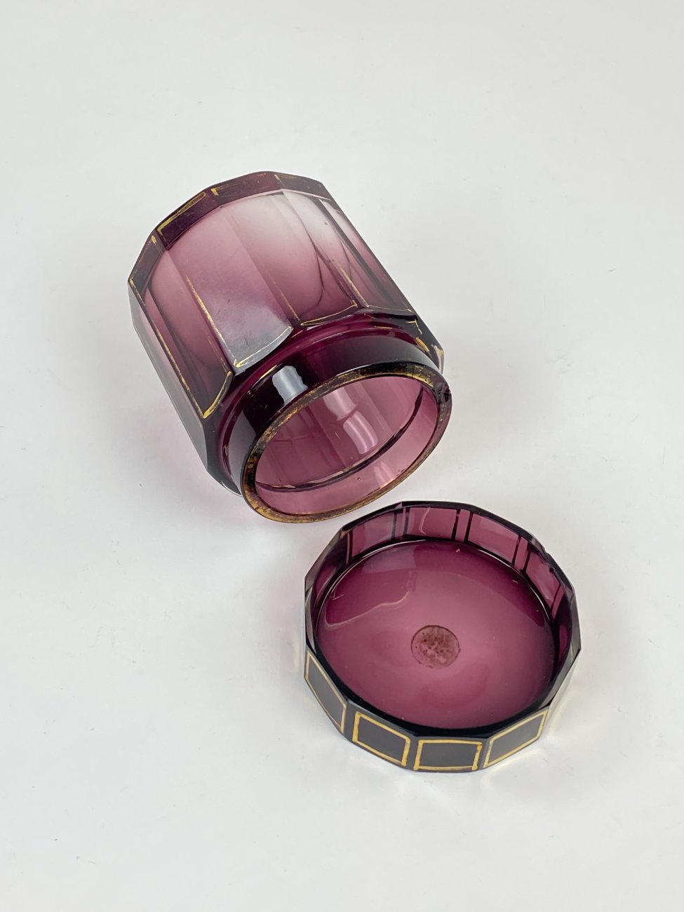 DN0138-kiti-stikliniai-indai-4 Stiklinis kosmetinis indelis su dangteliu 7,5×7,5×8,5 cm