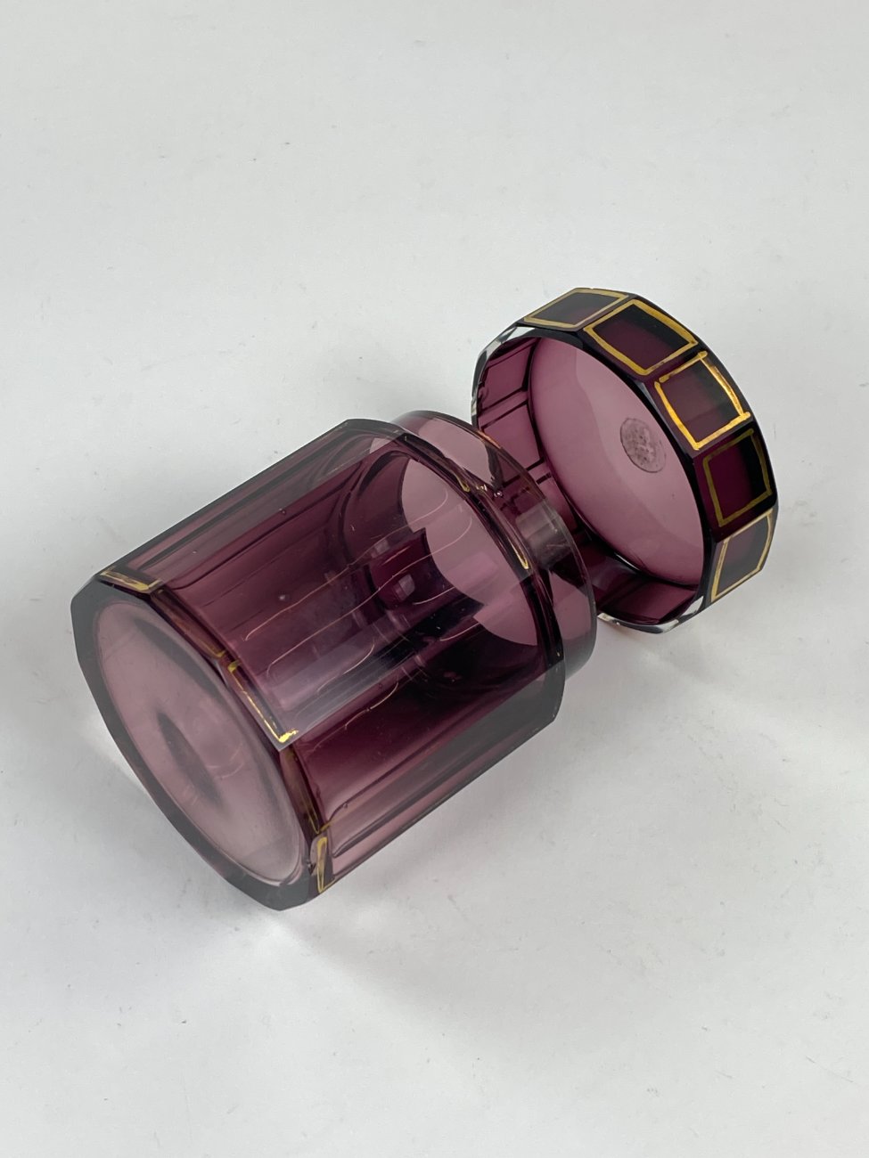 DN0138-kiti-stikliniai-indai-7 Stiklinis kosmetinis indelis su dangteliu 7,5×7,5×8,5 cm