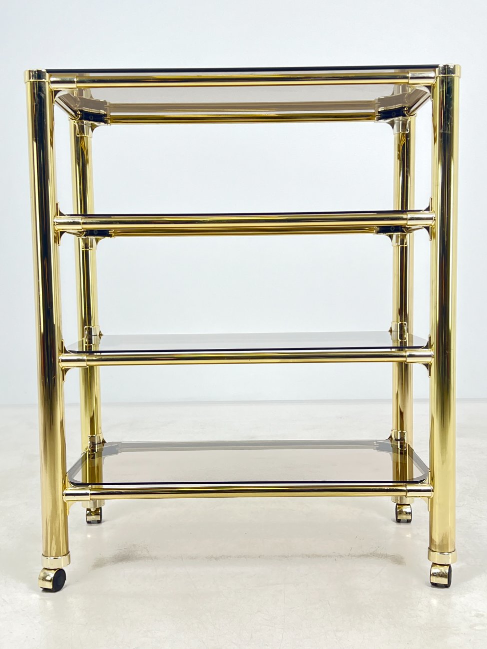 DN0140-lentynos-1 Metalinio rėmo lentyna su stiklo lentynomis ir ratukais 48x83x101 cm