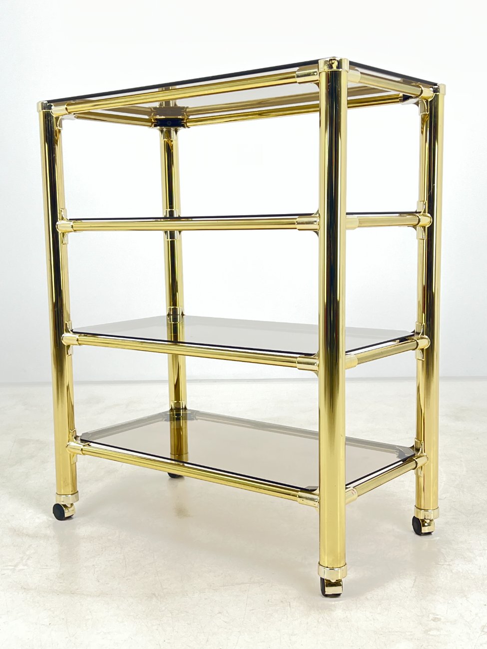 DN0140-lentynos-9 Metalinio rėmo lentyna su stiklo lentynomis ir ratukais 48x83x101 cm